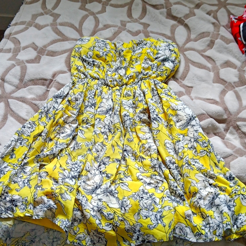 Strapless yellow dress from seductions